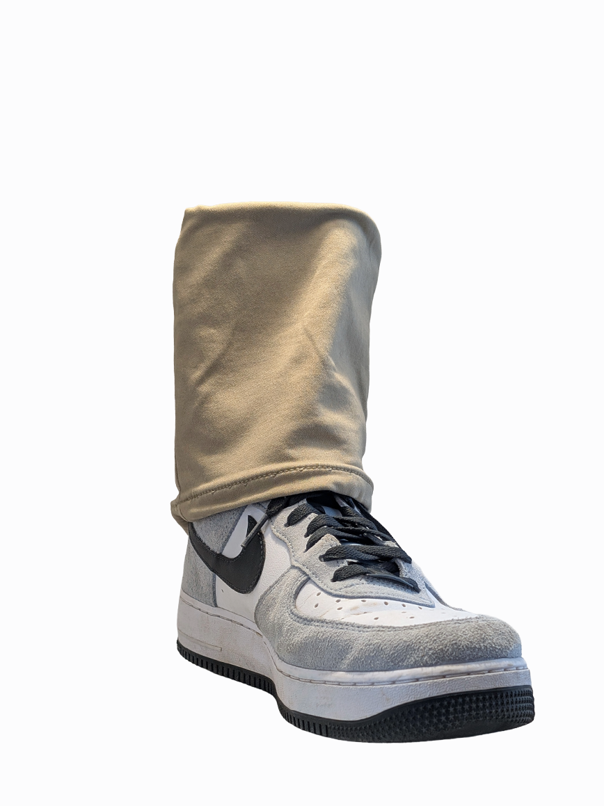 Sneaker with chinos